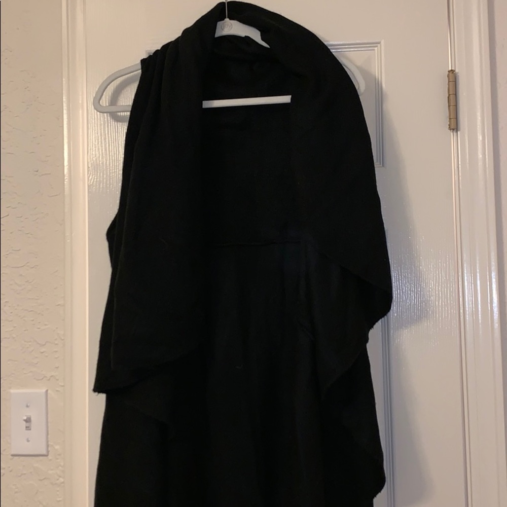 Sleeves black cardigan
